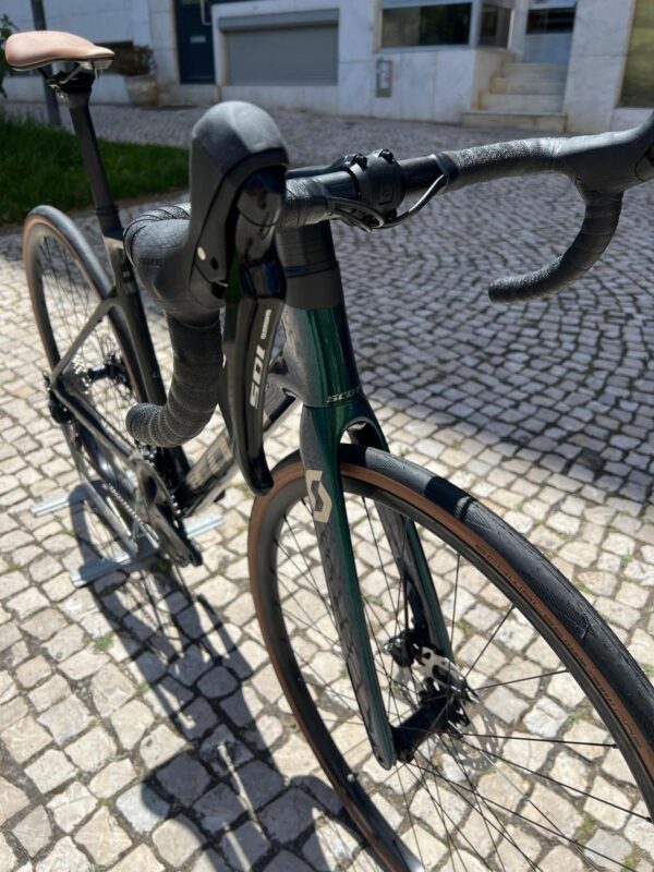 Bicicleta SCOTT Addict 20 com 105